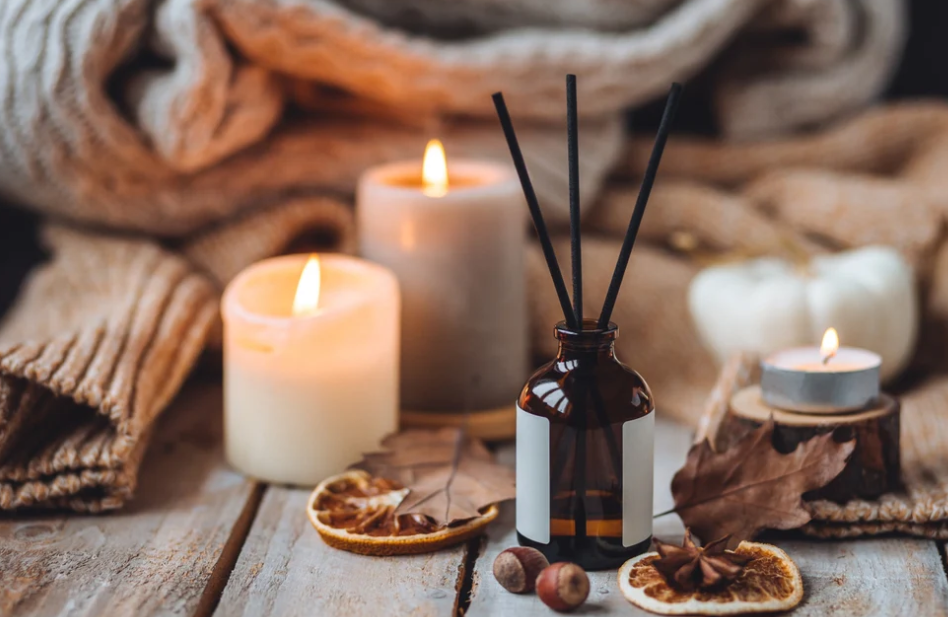What’s the Difference Between Fragrance Oils and Essential Oils in Candles?
